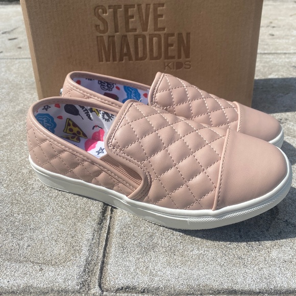 Steve Madden Other - NWT Steve Madden girls sneaker